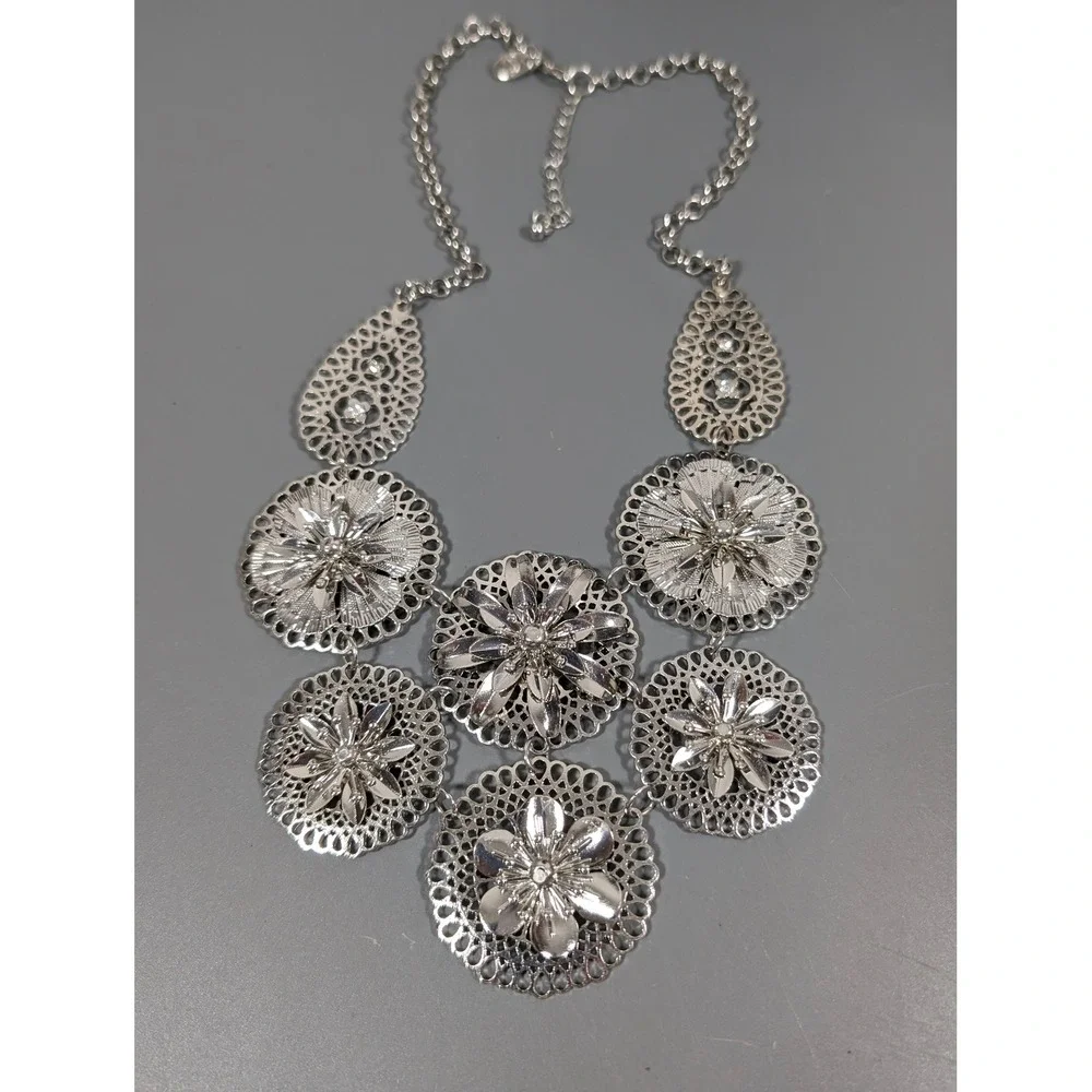 Charming Charlie Silver Tone‎ Flower Statement Bib Necklace Metal Floral 21